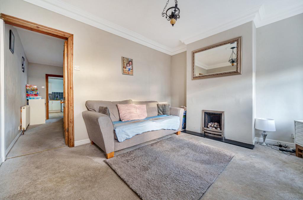 Albert Road, Harrogate, HG1 2 bed terraced house for sale £225,000