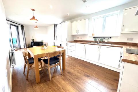 2 bedroom flat for sale, Minter Road, Barking IG11