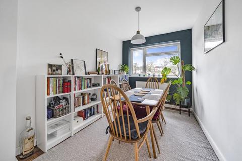 Flat 5, Meadow Court, 24 Beckenham Grove, Bromley, BR2 0XA