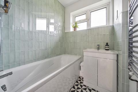 Flat 5, Meadow Court, 24 Beckenham Grove, Bromley, BR2 0XA