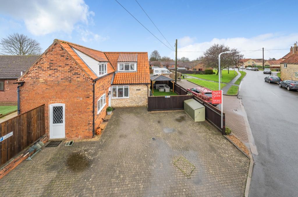 5 East Road, Navenby, Lincoln, Lincolnshire, LN5 2 bed detached house