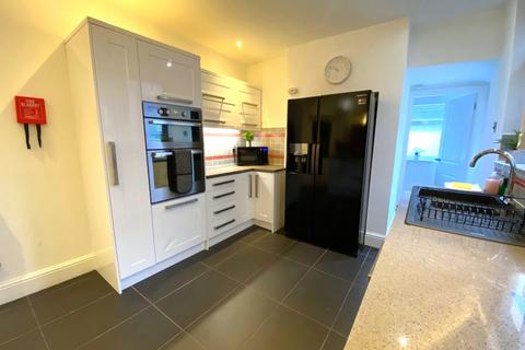 4 bedroom terraced house to rent, Sackville Street, Newcastle-under-Lyme, ST4