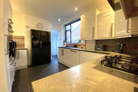 4 bedroom terraced house to rent, Sackville Street, Newcastle-under-Lyme, ST4