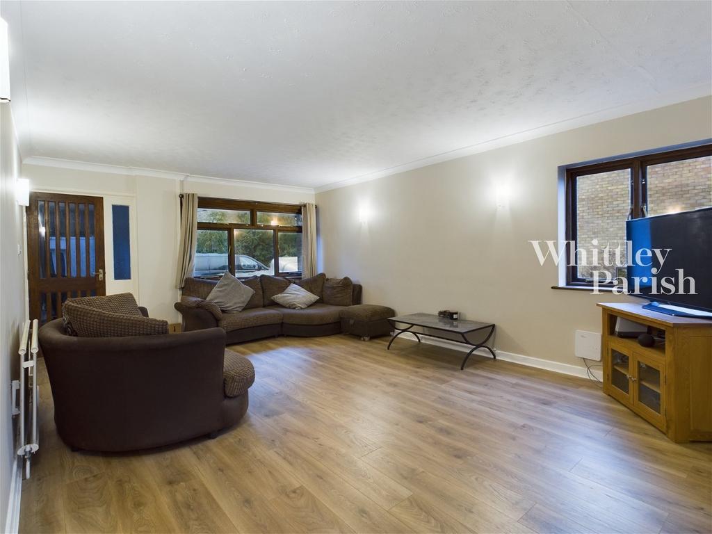 High Road, Wortwell, Harleston, IP20 0EN 3 bed chalet for sale £325,000