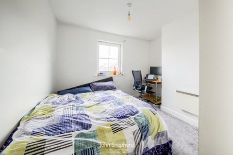 2 bedroom flat for sale, Dickens Heath Road, Dickens Heath, Shirley, Solihull, B90