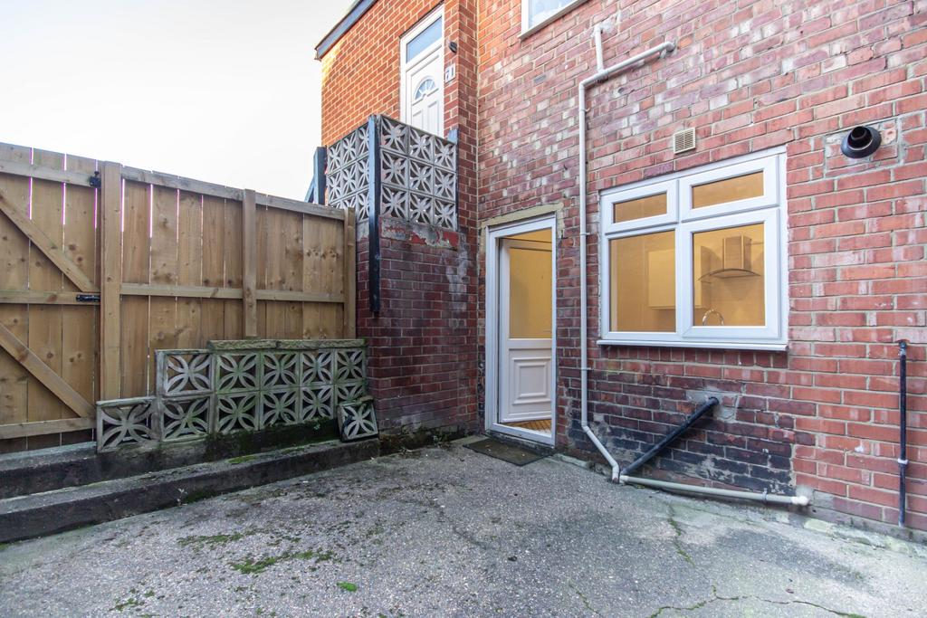 Ravensworth Road, Gateshead, Tyne and... 2 bed flat £675 pcm (£156 pw)