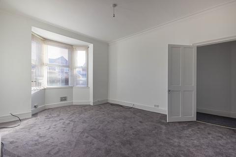 2 bedroom flat to rent, Ravensworth Road, Gateshead, Tyne and Wear, NE11