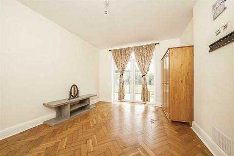 73 Park Road, Hounslow, TW3 2HJ