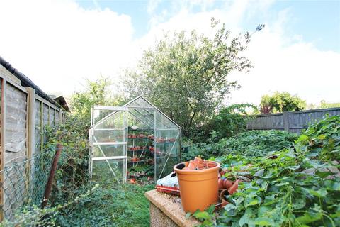 8 Meadow Way, Ferring, Worthing, BN12 5LD