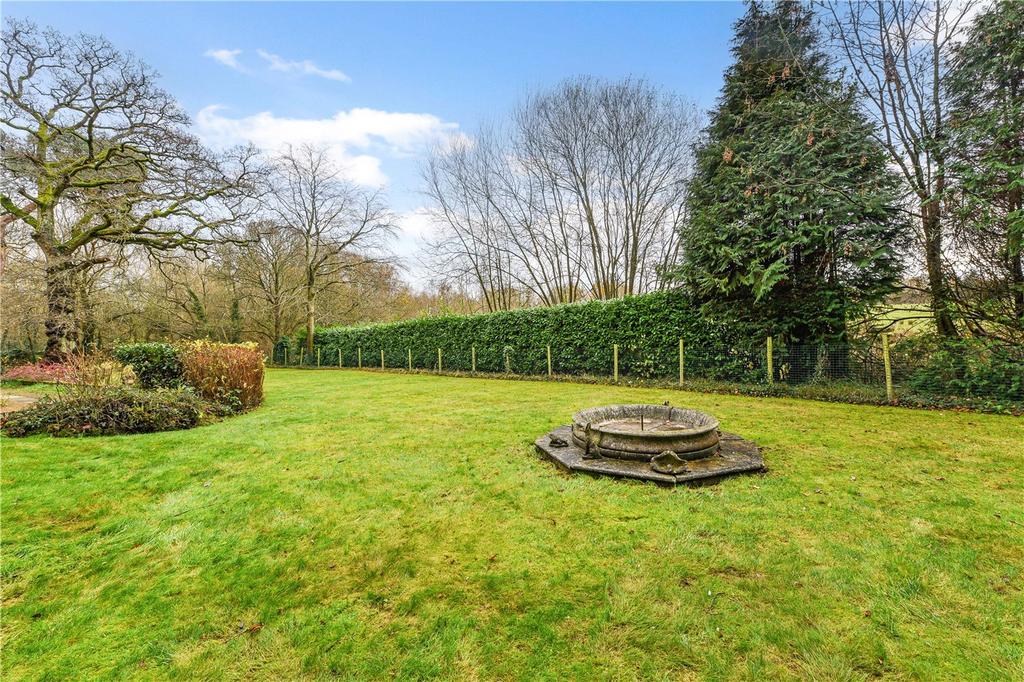 Bell Hill, Steep, Petersfield, GU32 5 bed detached house for sale £