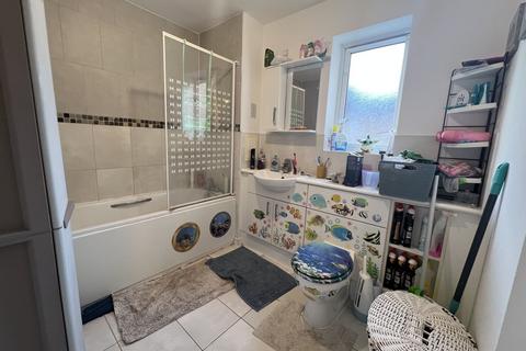 2 bedroom apartment to rent, Varcoe Gardens, Hayes