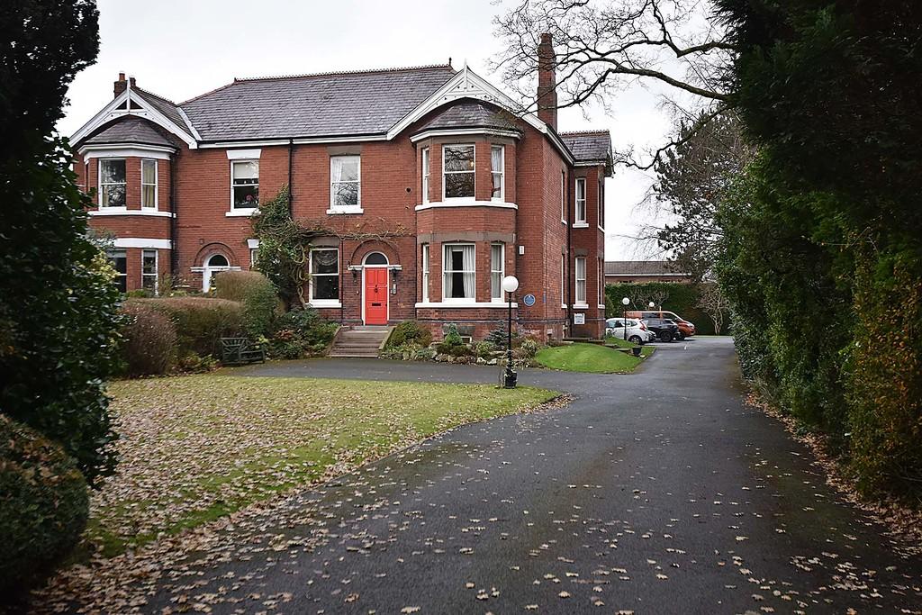 Tabley Road, Knutsford 2 bed apartment to rent £1,595 pcm (£368 pw)