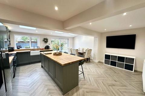 14 Collins Road, Walsall, WS8 7AW