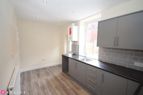 3 bedroom terraced house to rent, Middleton Road, Heywood OL10