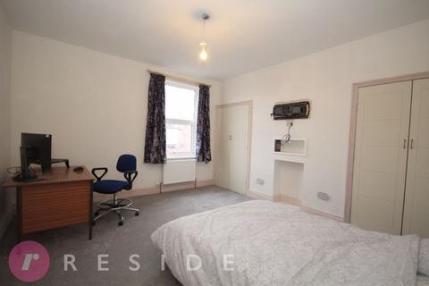 25 Tudor Street, Shaw, Oldham, OL2 7RX