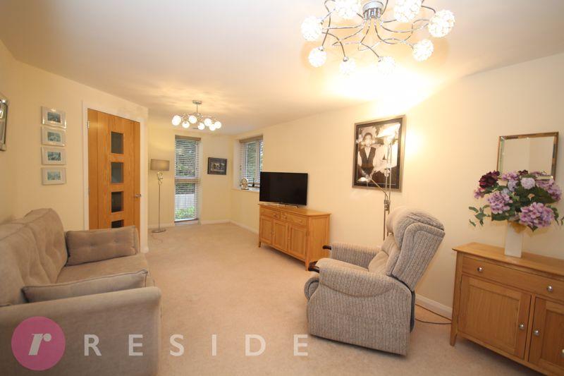 Lounge / Dining Area