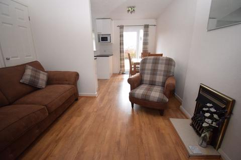 2 bedroom terraced house to rent, Sarsfield Avenue, Warrington