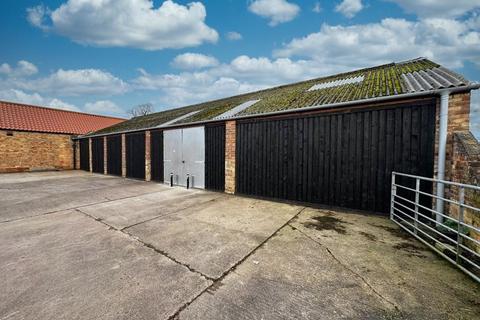 Industrial unit to rent, Belton Grange Farm, Crowle