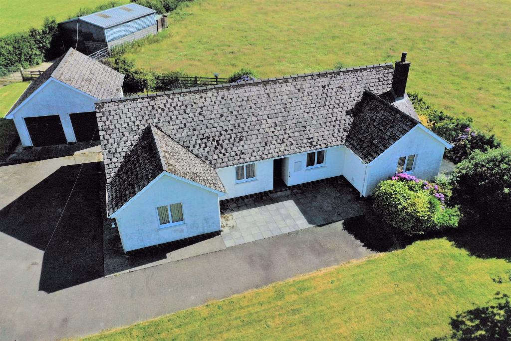 Coed Y Bryn, Llandysul, SA44 5LX 4 bed property with land for sale £