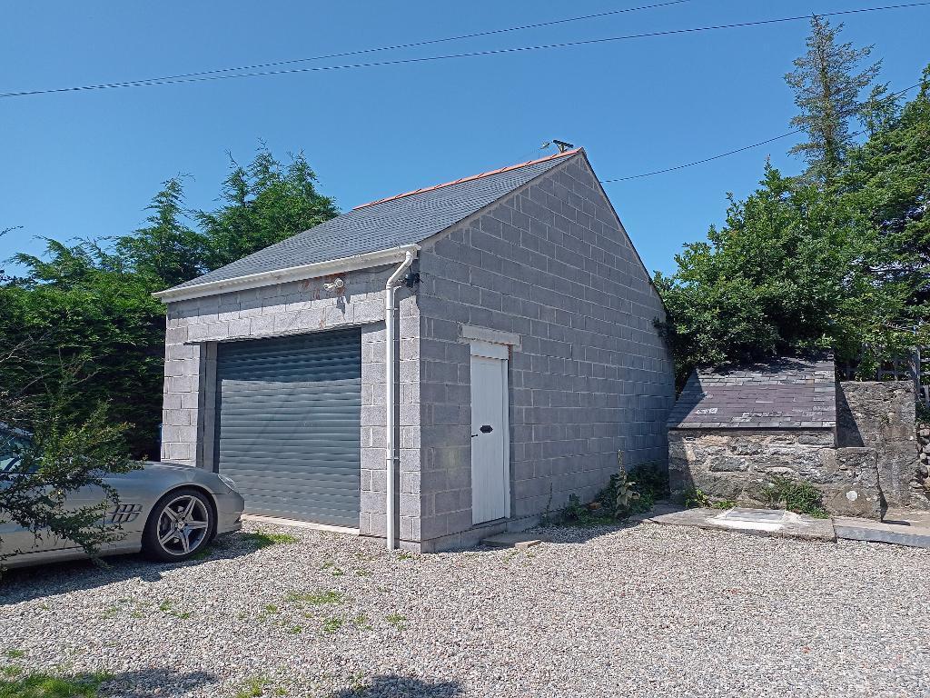 Detached Garage