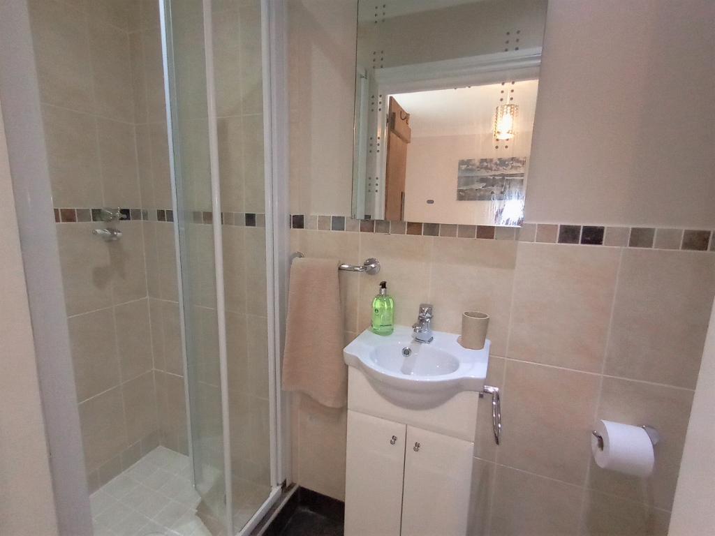 Bed 1 Ensuite