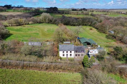 5 bedroom property with land for sale - Cwrtnewydd, Llanybydder, Ceredigion, SA40 9YP