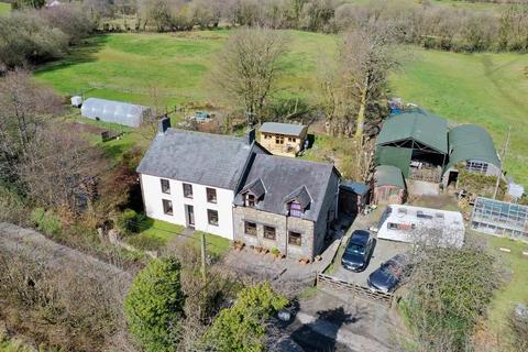 5 bedroom property with land for sale - Cwrtnewydd, Llanybydder, Ceredigion, SA40 9YP