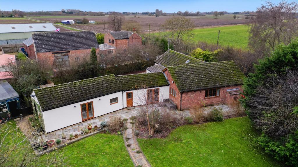 Fendyke Lane, Gorefield, Wisbech, PE13 4NF 4 bed equestrian property