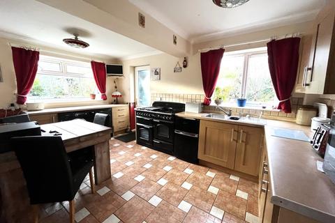 4 bedroom semi-detached house for sale, Ashleigh Avenue, Wakefield
