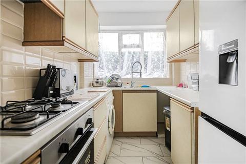 2 bedroom apartment for sale, Hollies Court, Addlestone KT15