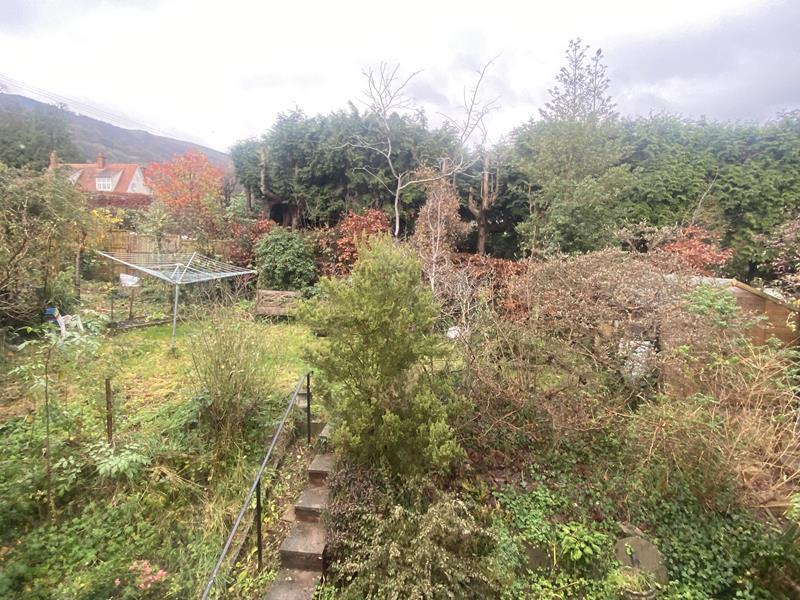 24 Walnut Crescent, Malvern, Worcestershire, WR14 4 bed detached house