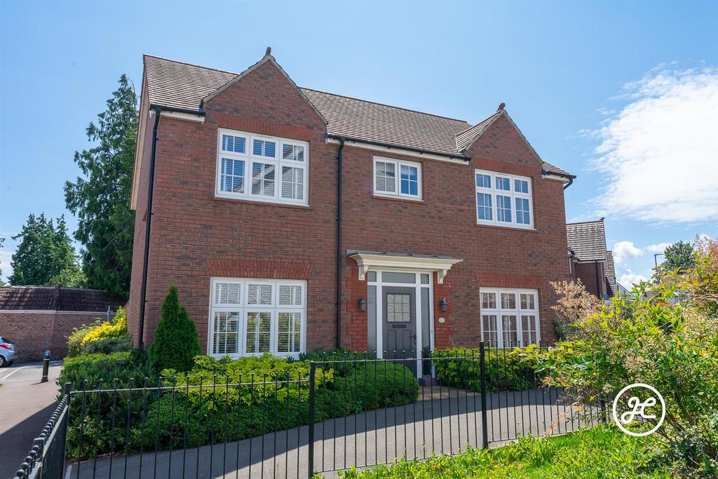 Carver Close, Wembdon, Bridgwater 4 bed detached house for sale £450,000