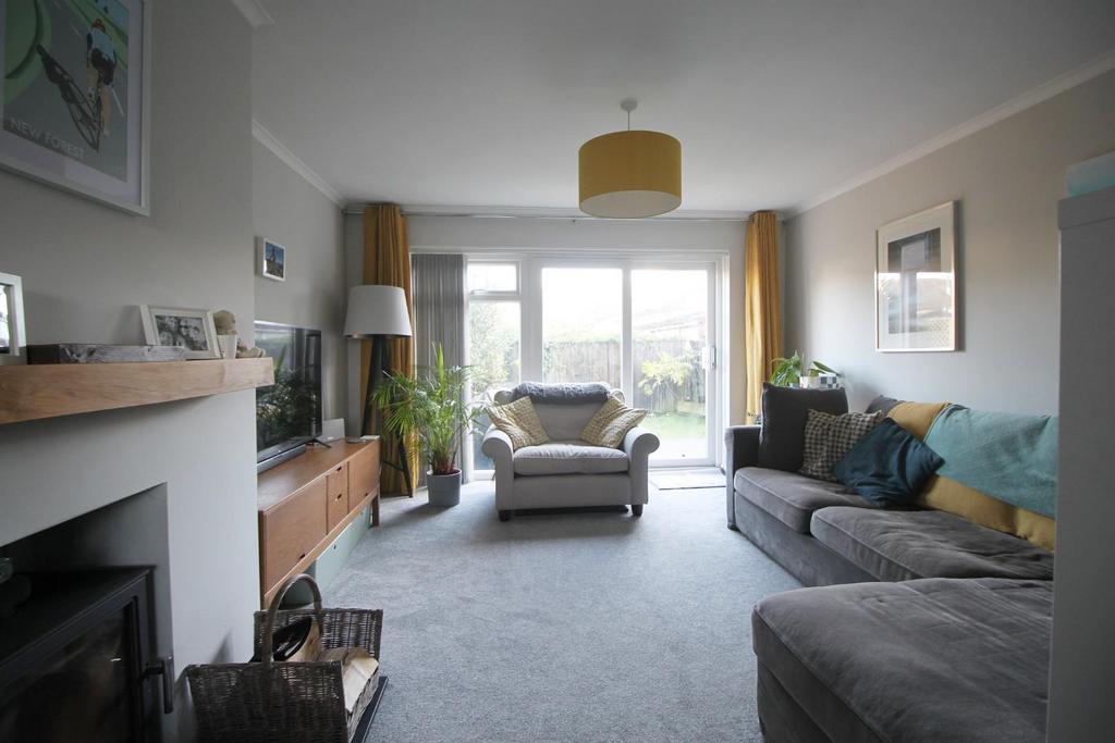 Netley Lodge Close, Netley Abbey, Southampton, SO31 5BT 3 bed semi