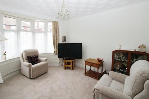 3 bedroom end of terrace house for sale - Highfield, Sutton-On-Hull, Hull