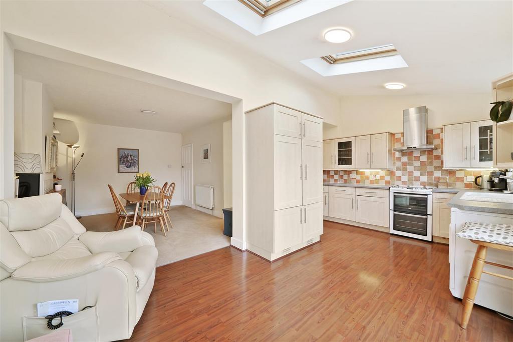 6 Abbotts Drive - ZN4 Uz WBC03lrkmcu56d Y.jpg