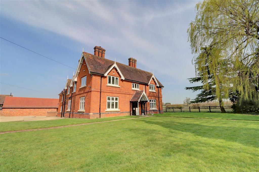 Spernal Lane, Near Studley 5 bed farm house to rent £3,500 pcm (£808 pw)