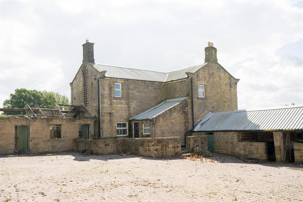 Courtyard view of house