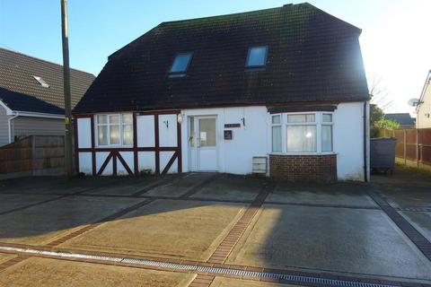 12 Hardy Road, Greatstone, New Romney, TN28 8SF