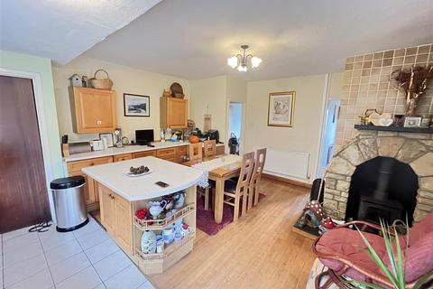 4 bedroom detached bungalow for sale, Mydroilyn, Lampeter