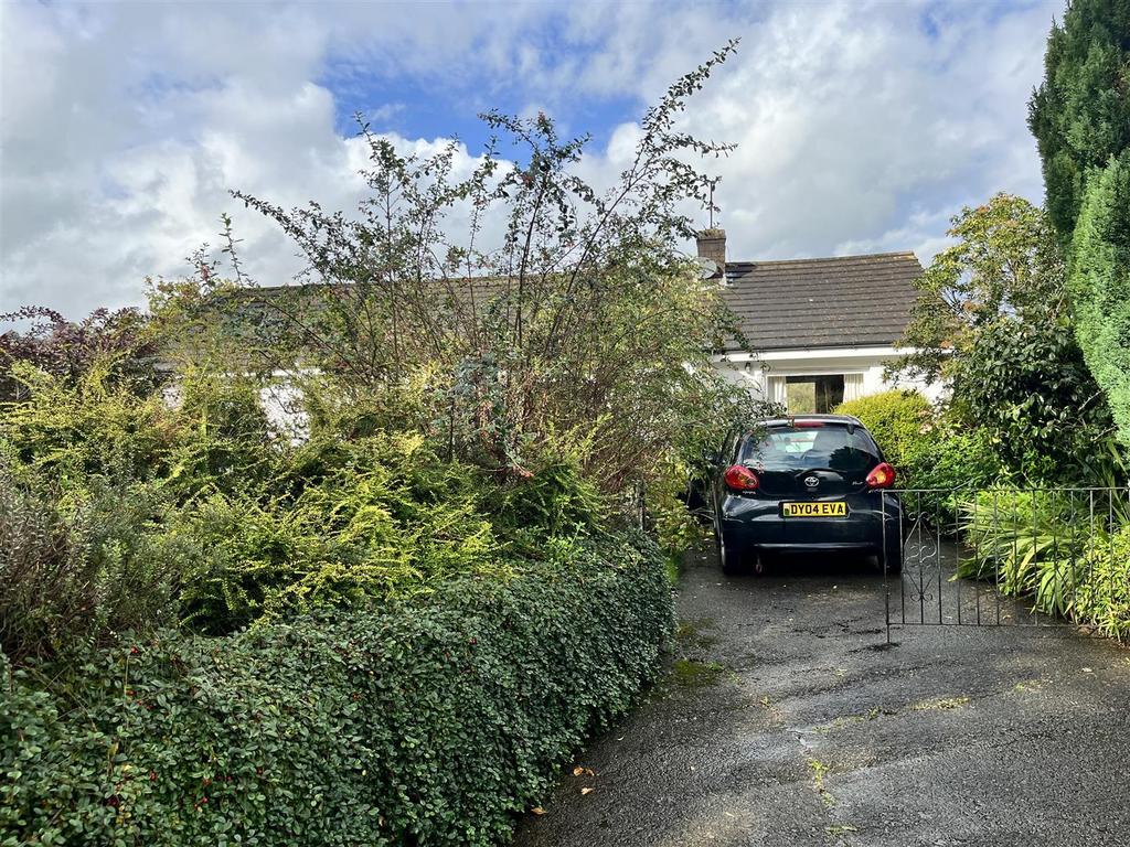 Driveway.JPG