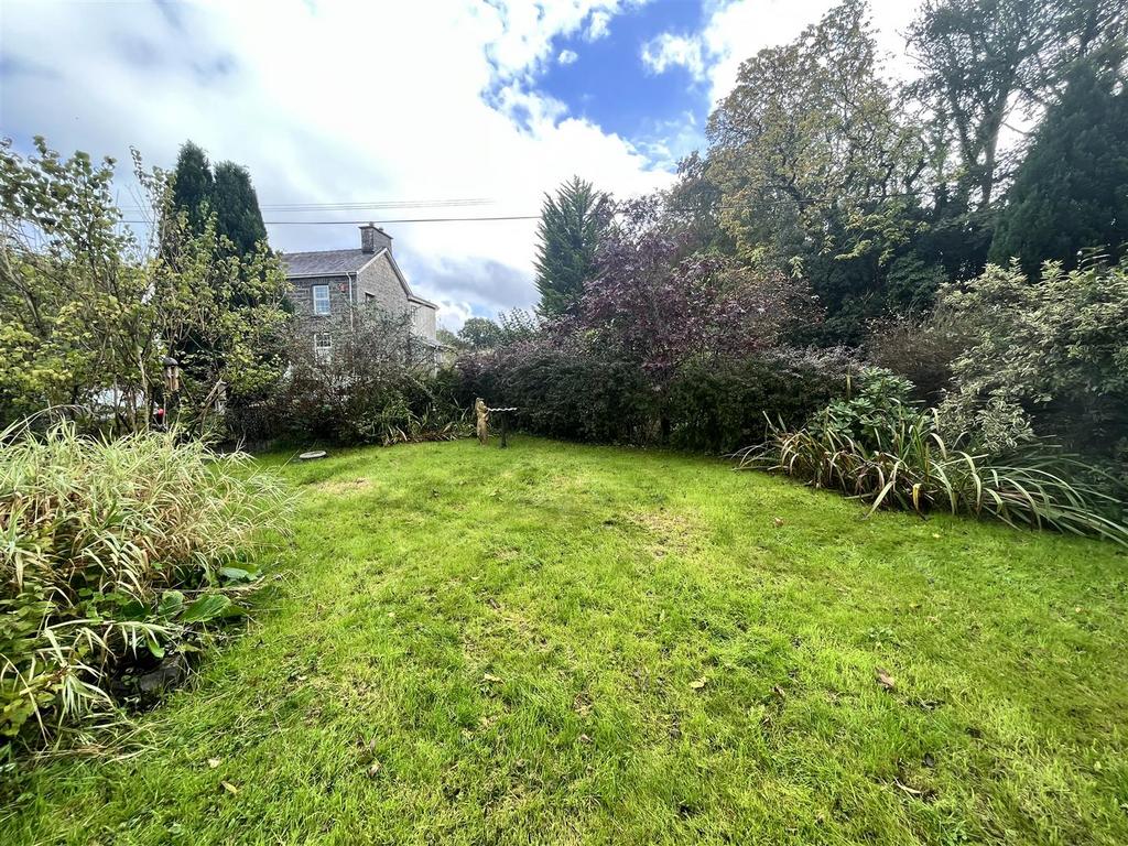 Front garden.JPG