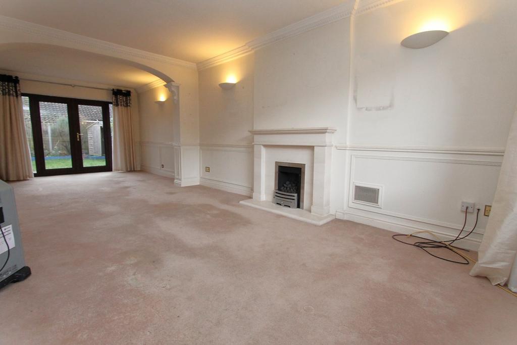 Chester Road North, Kidderminster, DY10 4 bed detached house for sale