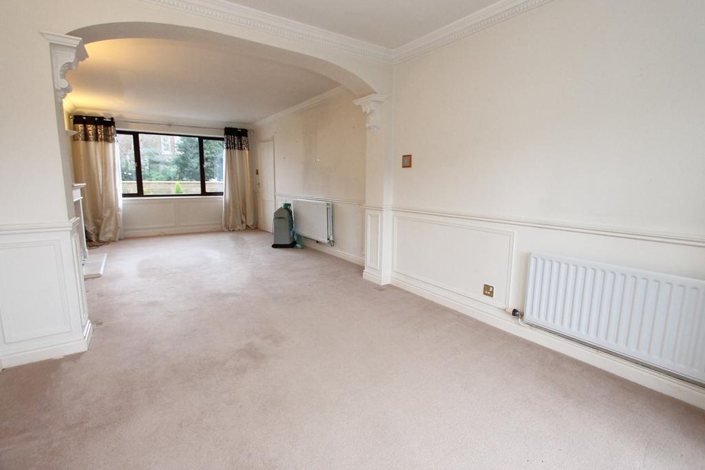 Chester Road North, Kidderminster, DY10 4 bed detached house for sale