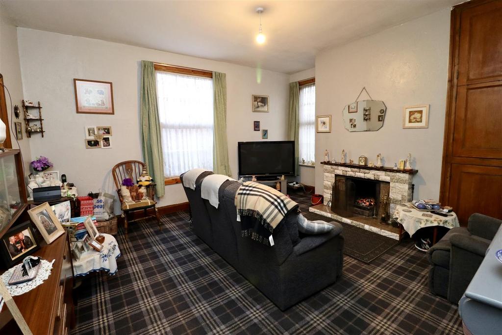29 Station Road, Middleton On The Wolds, Driffield 5 bed farm house for