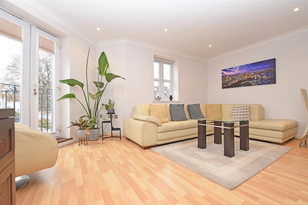 Holly Bush Lane, Hampton 2 bed apartment £1,650 pcm (£381 pw)