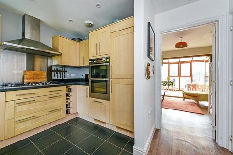 101 Foxdown, Overton, Basingstoke, RG25 3JQ