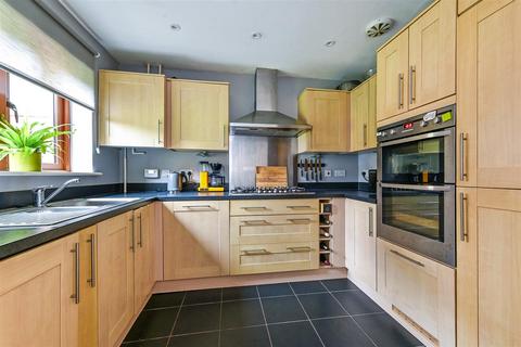 101 Foxdown, Overton, Basingstoke, RG25 3JQ