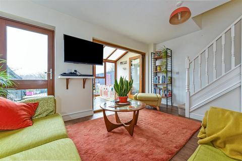 101 Foxdown, Overton, Basingstoke, RG25 3JQ