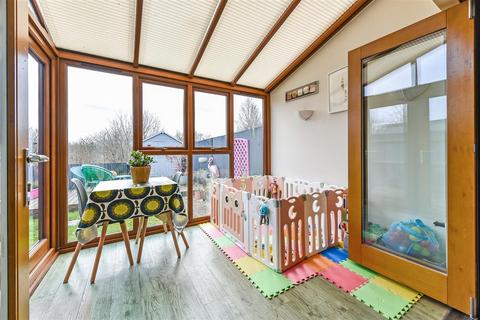 101 Foxdown, Overton, Basingstoke, RG25 3JQ