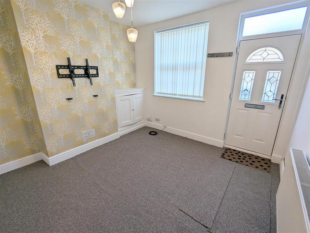 Eliot Street, Nuneaton CV11 2 bed terraced house £850 pcm (£